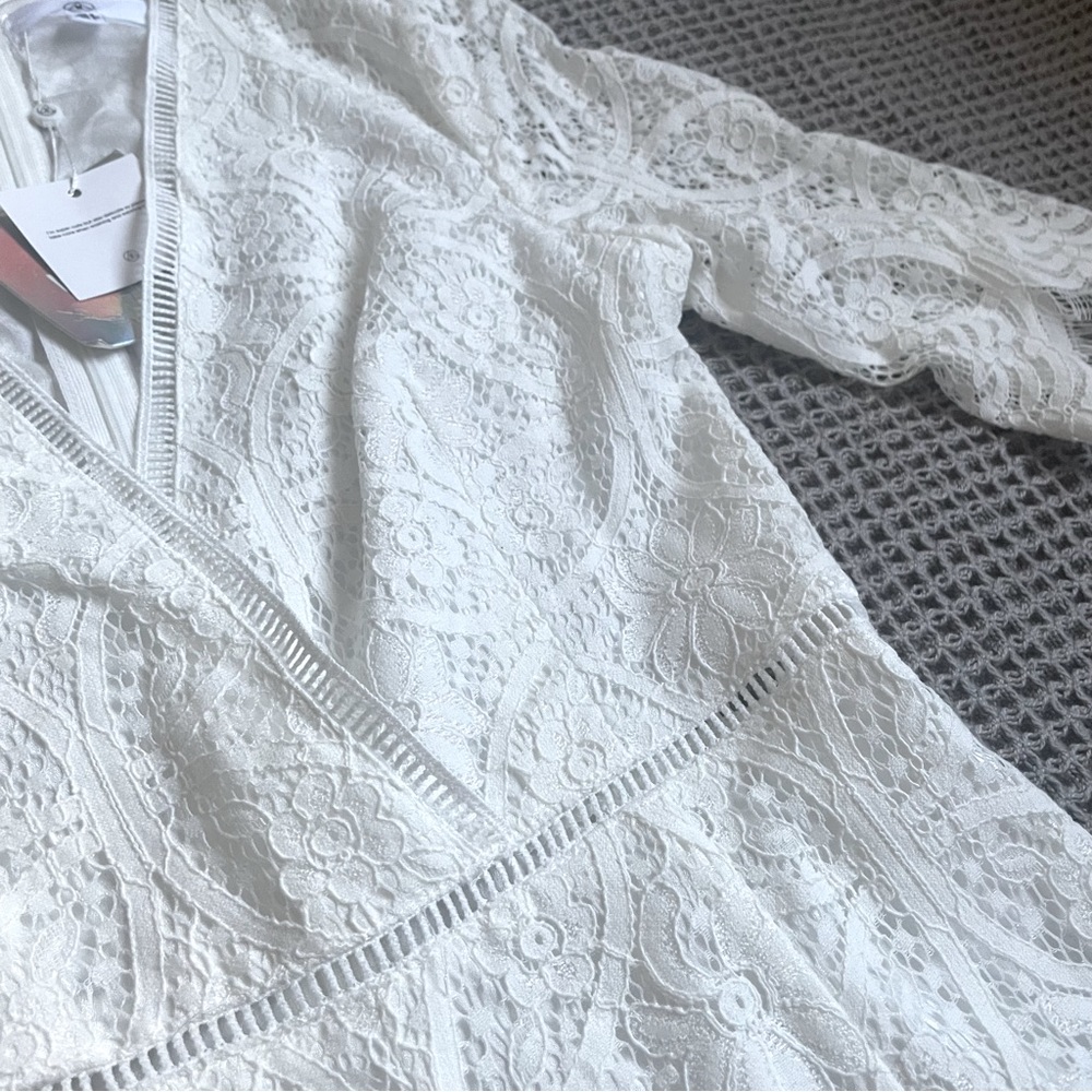 NWT White V-Neck Lace Romper - Picture 6 of 6